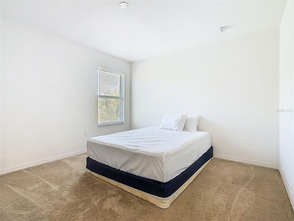 Image 37 of property listing at 4983 LONDON CREEK PLACE, Kissimmee, FL 34758