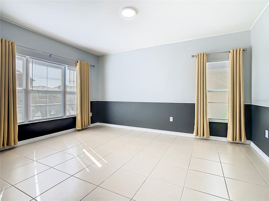 Image 5 of property listing at 4983 LONDON CREEK PLACE, Kissimmee, FL 34758