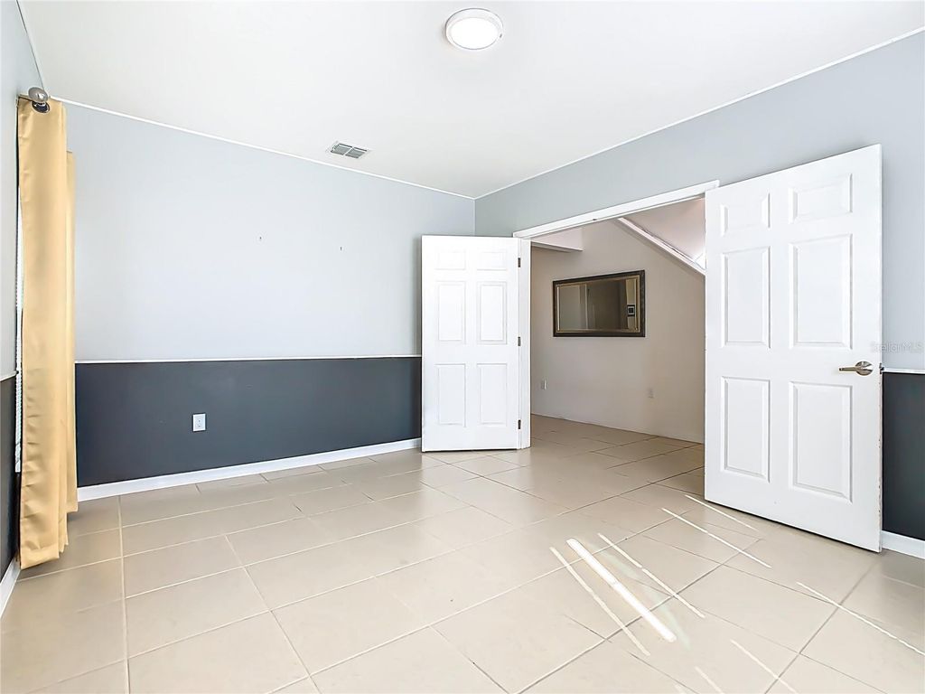 Image 7 of property listing at 4983 LONDON CREEK PLACE, Kissimmee, FL 34758