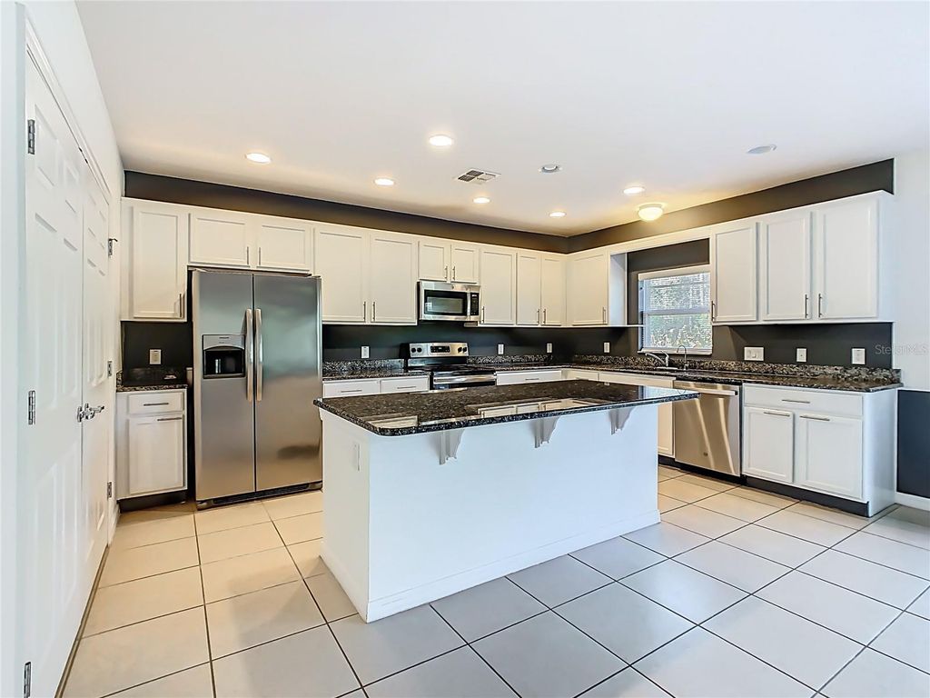 Image 9 of property listing at 4983 LONDON CREEK PLACE, Kissimmee, FL 34758