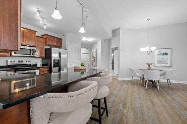 1155 Ford Road 402, Saint Louis Park, MN 55426