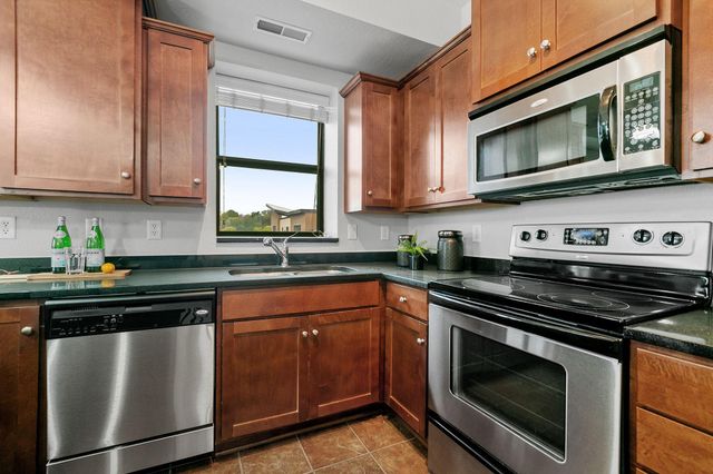 1155 Ford Road 402, Saint Louis Park, MN 55426