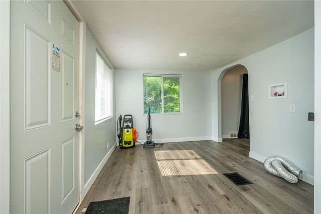 6325 NW 56th Street, Johnston, IA 50131