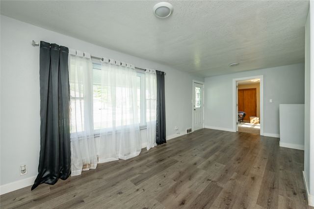 6325 NW 56th Street, Johnston, IA 50131