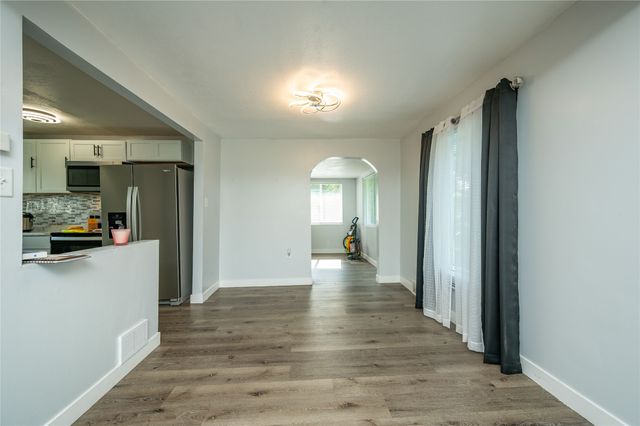 6325 NW 56th Street, Johnston, IA 50131