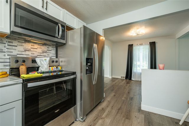 6325 NW 56th Street, Johnston, IA 50131