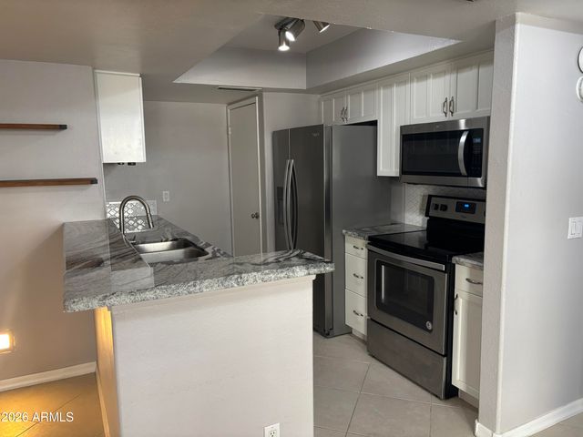 1333 E MORTEN Avenue 124, Phoenix, AZ 85020