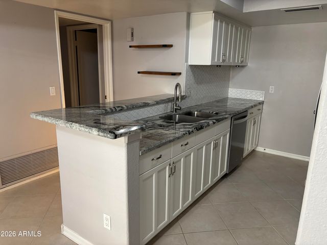 1333 E MORTEN Avenue 124, Phoenix, AZ 85020