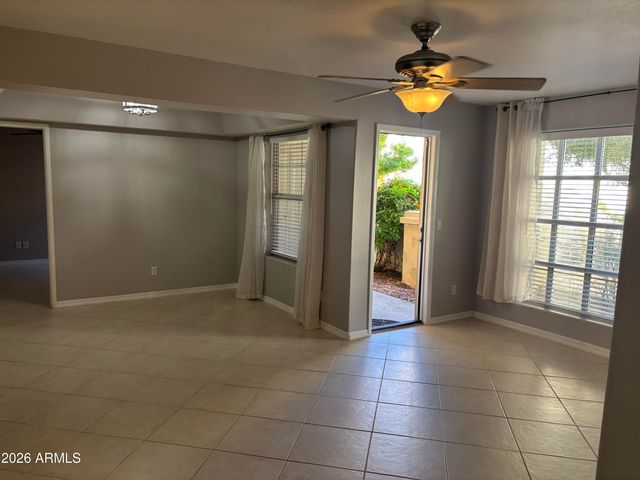 1333 E MORTEN Avenue 124, Phoenix, AZ 85020