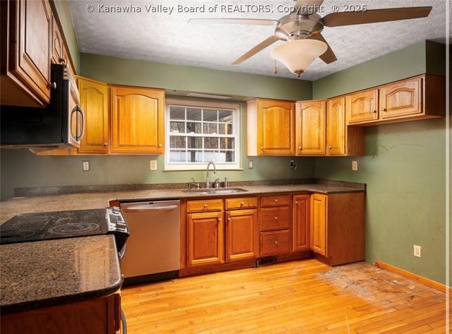 430 FALLS CREEK Road, Tornado, WV 25177