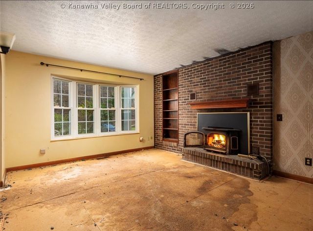 430 FALLS CREEK Road, Tornado, WV 25177