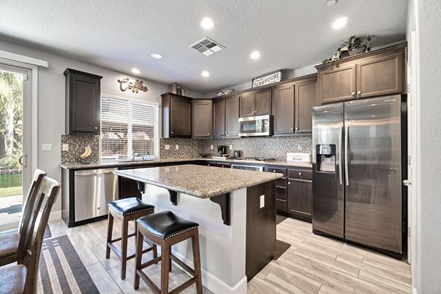 1579 Medellin Lane, Clovis, CA 93619