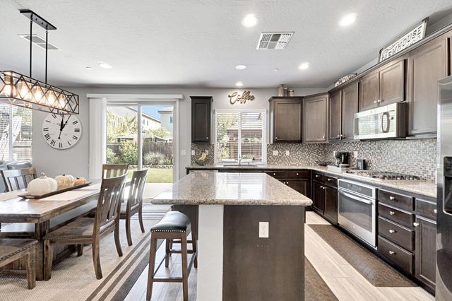 1579 Medellin Lane, Clovis, CA 93619