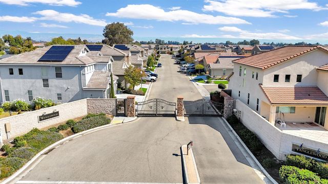1579 Medellin Lane, Clovis, CA 93619