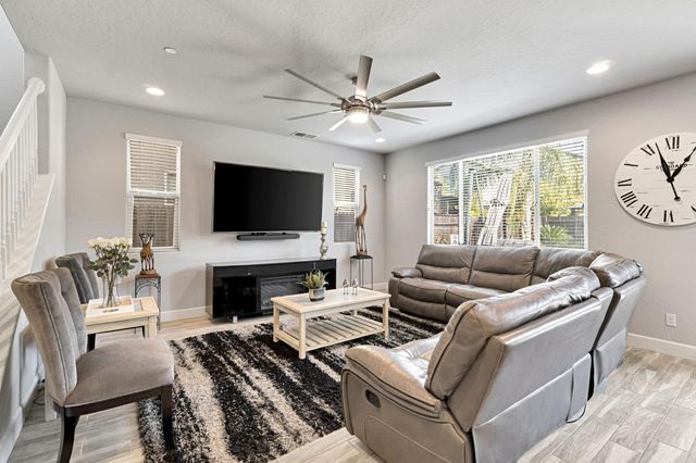 1579 Medellin Lane, Clovis, CA 93619