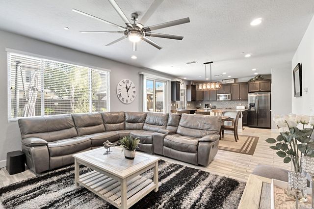 1579 Medellin Lane, Clovis, CA 93619