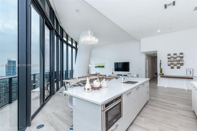 55 SW 9th St PH4603, Miami, FL 33130