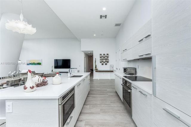 55 SW 9th St PH4603, Miami, FL 33130