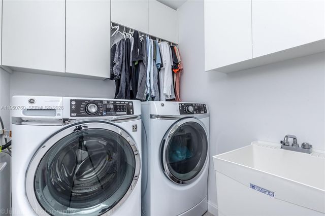 55 SW 9th St PH4603, Miami, FL 33130