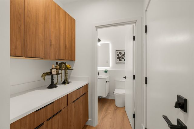 9215 12th Avenue NE, Seattle, WA 98115