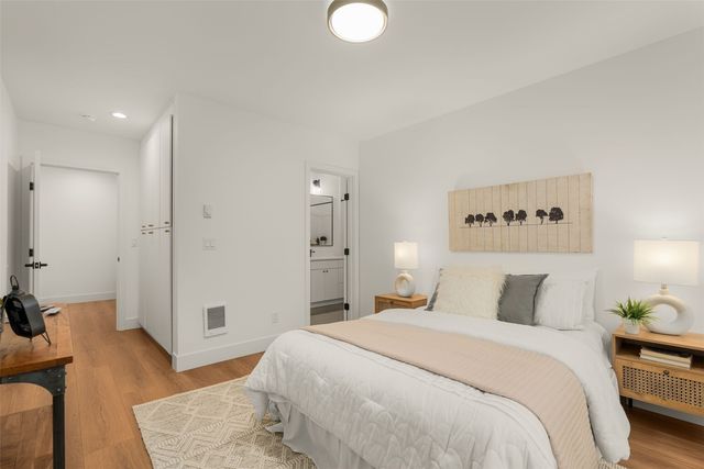 9215 12th Avenue NE, Seattle, WA 98115