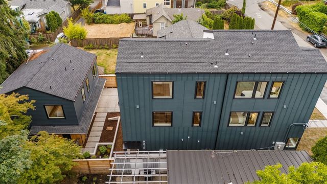 9215 12th Avenue NE, Seattle, WA 98115