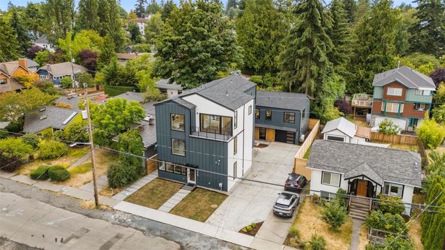 9215 12th Avenue NE, Seattle, WA 98115