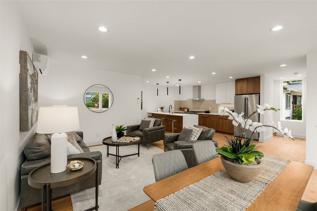 9215 12th Avenue NE, Seattle, WA 98115