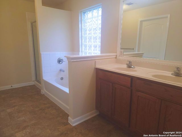 12610 COURSE VIEW DR, San Antonio, TX 78221