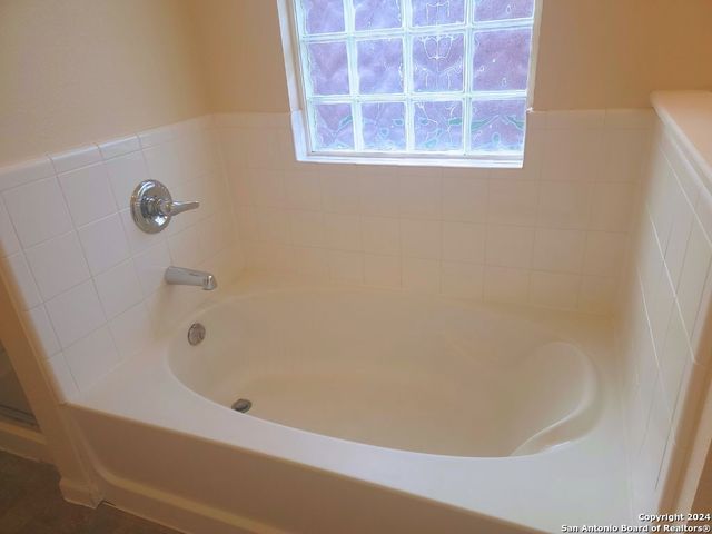 12610 COURSE VIEW DR, San Antonio, TX 78221