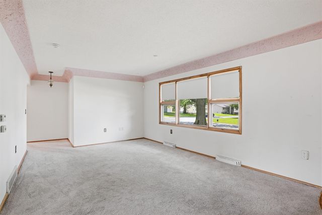 2571 Kate Street, Waterloo, IA 50701