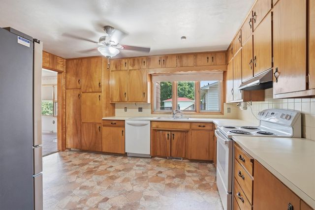 2571 Kate Street, Waterloo, IA 50701