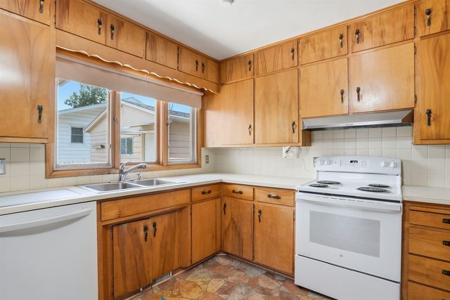 2571 Kate Street, Waterloo, IA 50701
