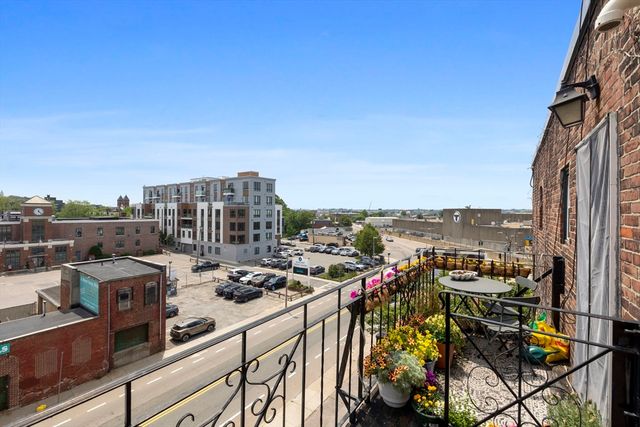 105 W Fourth St 4A, Boston, MA 02127