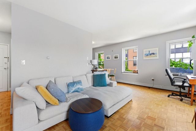 105 W Fourth St 4A, Boston, MA 02127