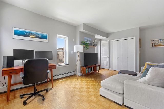 105 W Fourth St 4A, Boston, MA 02127
