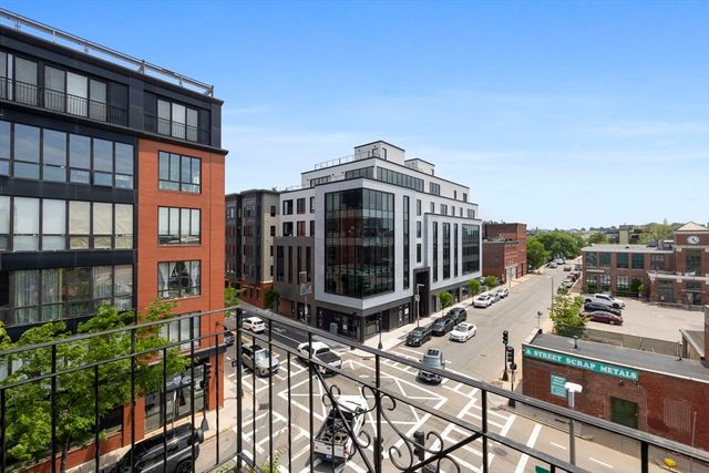 105 W Fourth St 4A, Boston, MA 02127