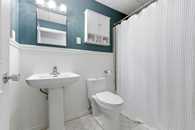 105 W Fourth St 4A, Boston, MA 02127