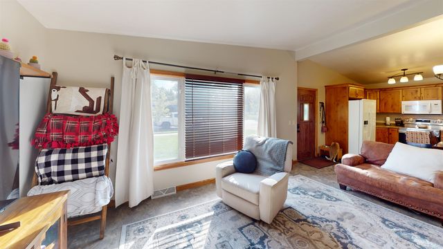 2505 Skyline Dr NW, Minot, ND 58703