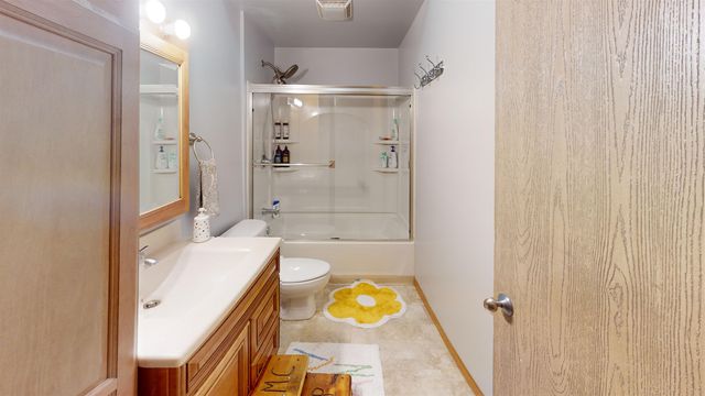 2505 Skyline Dr NW, Minot, ND 58703
