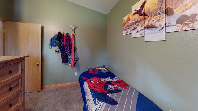 2505 Skyline Dr NW, Minot, ND 58703