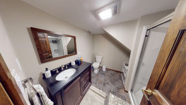2505 Skyline Dr NW, Minot, ND 58703
