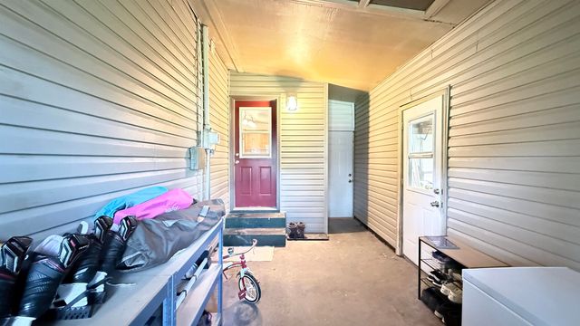 2505 Skyline Dr NW, Minot, ND 58703