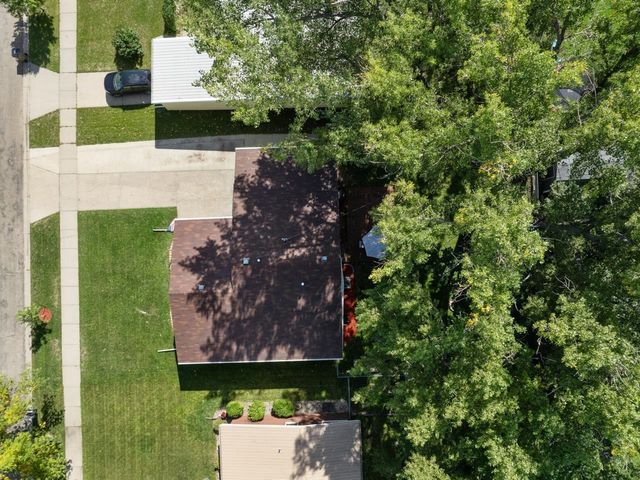 2505 Skyline Dr NW, Minot, ND 58703