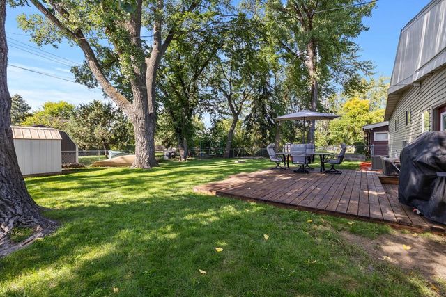 2505 Skyline Dr NW, Minot, ND 58703