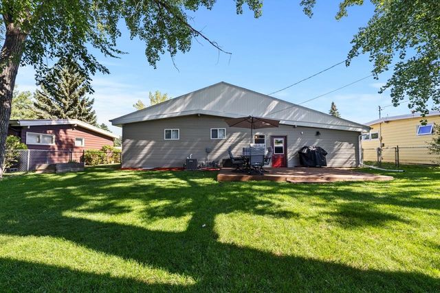 2505 Skyline Dr NW, Minot, ND 58703