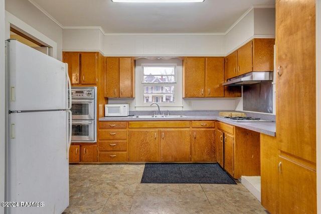 313 S Market Street, Opelousas, LA 70570