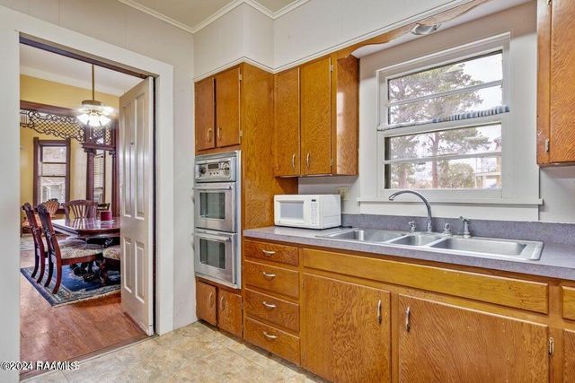 313 S Market Street, Opelousas, LA 70570