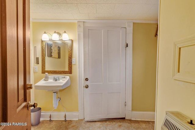 313 S Market Street, Opelousas, LA 70570