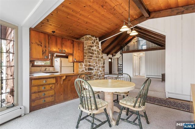 6 Partridge Trail, Kinnelon Borough, NJ 07405